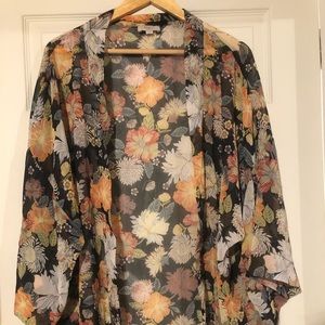 ** LOFT OUTLET ** FLORAL KIMONO SHAWL